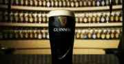 AI Giọng Bắc Ireland Gọi 3.000 Quán Rượu, Lập Bản Đồ Giá Guinness