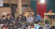 Bí thư xã ngồi với dân giữa đêm, gỡ từng chuyện nóng ở cơ sở