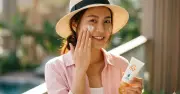 Bác sĩ da liễu chỉ dẫn cách chọn và dùng kem chống nắng hiệu quả cho mùa hè