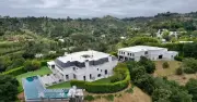 Ben Affleck Chuyển Nhượng Biệt Thự 60 Triệu USD Cho Jennifer Lopez Sau Ly Hôn