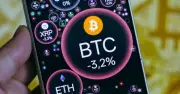 Bitcoin lao dốc, 44% nhà đầu tư đang thua lỗ, thị trường tiền mã hóa chìm trong sắc đỏ