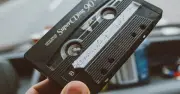 Băng Cassette Hồi Sinh Mạnh Mẽ: Từ Hoài Cổ Đến Xu Hướng Âm Nhạc Thế Hệ Mới