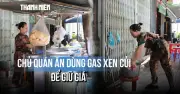 Chủ quán ăn Sài Gòn dùng bếp củi xen gas để đối phó giá tăng