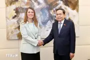Chủ tịch Quốc hội Vương Đình Huệ tiếp Chủ tịch Nhóm Nghị sỹ Hữu nghị Italy-Việt Nam