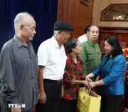 Chủ tịch Ủy ban Trung ương MTTQ Việt Nam tặng quà gia đình chính sách tại Ninh Bình