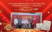 Chọn Đại Vé Số Vietlott, Một Người Bất Ngờ Nhận Cả Bàn Tiền Thưởng