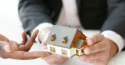Cháu ép bà ngoại 70 tuổi nhường thừa kế, tìm luật sư lật ngược tình thế