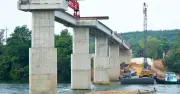 Cận cảnh cầu phục vụ thủy điện Trị An mở rộng sắp hợp long
