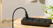 Cảnh báo nguy cơ cháy nổ từ ổ cắm điện nối dài có cổng USB giá rẻ