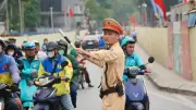 Cảnh sát giao thông Hà Nội vượt khó, kiến tạo giao thông thông suốt giữa công trường
