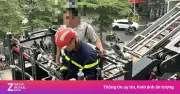 Cảnh sát giải cứu người đàn ông đứng ngoài tầng 5 chung cư Rose Town