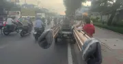 CSGT TP.HCM cảnh báo nguy cơ tai nạn từ xe ba bánh tự chế chở hàng quá khổ