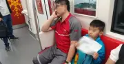 Cậu bé viết giấy nhắc nhở trên tàu điện và người cha taxi đơn thân: Những câu chuyện ấm lòng về tình thân