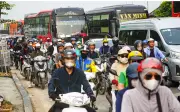 Dòng phương tiện nối dài trở lại thủ đô sau kỳ nghỉ giỗ Tổ