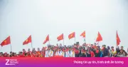 Du khách xúc động với khoảnh khắc thượng cờ trên đỉnh Fansipan dịp 30/4