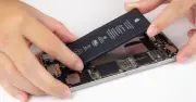 EU Áp Đặt Luật Pin Mới: Smartphone Phải Có Pin Tháo Rời Từ 2027