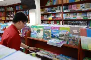 Giá sách giáo khoa năm học 2026-2027 giảm bình quân 13,3% so với năm học trước