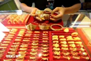 Giá vàng giảm xuống mức thấp nhất trong vòng 1 tháng