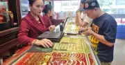 Giá vàng SJC giảm mạnh, bạc giảm gần 1 triệu đồng/kg so với tuần trước
