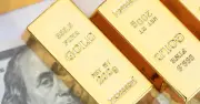 Giá Vàng Thế Giới Lao Dốc Gần 100 USD/Ounce, Sát Ngưỡng 4.700 USD
