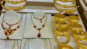 Giá vàng trong nước giảm nhẹ, chênh lệch cao so với thế giới