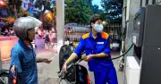 Giá xăng dầu hôm nay 1/5: Xăng Việt thấp hơn Thái Lan, Campuchia 10.000 đồng/lít