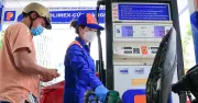 Giá xăng dầu hôm nay 27/4: Thế giới tăng nhanh, trong nước giữ mức thấp