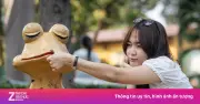 Giới trẻ Sài Gòn xếp hàng dài check-in cùng tượng ếch thiền định ở Thảo Cầm Viên