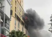 Hà Nội: Hỏa hoạn bất ngờ tại căn hộ chung cư, lực lượng chức năng khẩn trương ứng phó