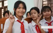 Hỗ trợ học sinh xã đảo Nhơn Châu tiếp tục đến trường