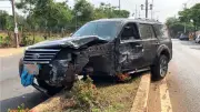 Hai thanh niên trộm xe ô tô, gây tai nạn rồi trốn trên cây dừa bị bắt