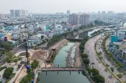 Hiện trạng con đường trôi xuống kênh, cần 100 tỷ đồng khắc phục tại TP.HCM