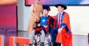 Hành trình 22 năm của người mẹ làm đôi chân cho con trai bại não tốt nghiệp đại học