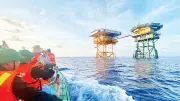 Hành trình ra Trường Sa: Từ thuyền mộc đến tàu hiện đại