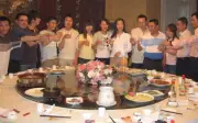 Hợp Lớp Rôm Rả, Đến Khi Trả Tiền Thì Mỗi Người Một Lý Do