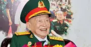 Đại tá tình báo Nguyễn Văn Tàu vui mừng gặp lại đồng đội tại buổi họp mặt truyền thống