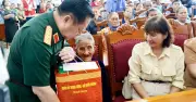 Đại tướng Nguyễn Trọng Nghĩa thăm, tặng quà người có công tại Gia Lai