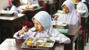 Indonesia cắt giảm bữa ăn miễn phí từ 6 xuống 5 ngày/tuần để tiết kiệm 2,3 tỷ USD