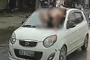 Lý do bất ngờ khiến nam thanh niên nằm trên nắp capo ô tô đang chạy ở Hà Nội