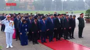 Lãnh đạo cấp cao viếng lăng Chủ tịch Hồ Chí Minh, bày tỏ lòng thành kính