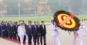 Lãnh đạo Đảng, Nhà nước và đại biểu Quốc hội vào Lăng viếng Chủ tịch Hồ Chí Minh