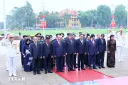 Lãnh đạo Đảng, Nhà nước vào Lăng viếng Chủ tịch Hồ Chí Minh nhân 30/4