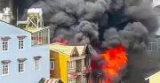 Đà Lạt: Ngôi nhà trên đường Tô Ngọc Vân bốc cháy dữ dội, cột khói đen cao hàng chục mét