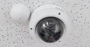 Mái vòm đen trên camera an ninh: Hiệu ứng tâm lý và khả năng răn đe