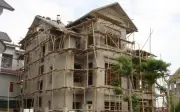 Màu kỵ đỏ, thiên sát: Ảnh hưởng đến nhà cửa và đất đai trong phong thủy