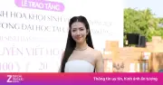 Nữ sinh tự tin thể hiện giọng hát trong lễ tốt nghiệp