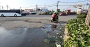 Nước thải tràn lan phá hủy đường Bùi Thanh Khiết, người dân chờ dự án nâng cấp 2026
