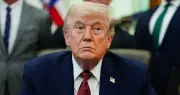 Ông Trump Gia Hạn Lệnh Ngừng Phong Tỏa Hải Quan Với Iran, Tiếp Tục Áp Lực