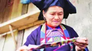Nghệ thuật thêu thùa tinh tế trên trang phục người H'Mông đen Lạng Sơn