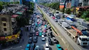 Người dân ùn ùn rời cửa ngõ Thủ đô bắt đầu kỳ nghỉ lễ 30/4 - 1/5